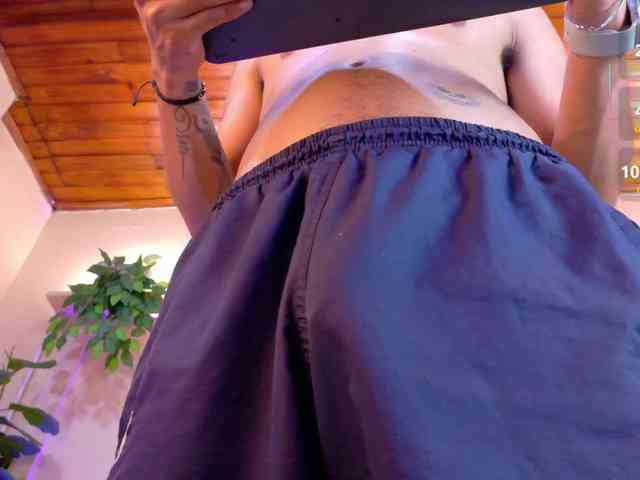 Axel-saenzz Sex Cam Show