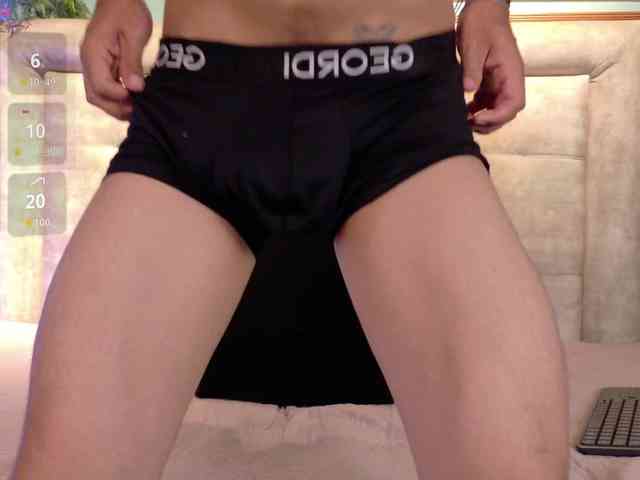 Axel-saenzz Sex Cam Show