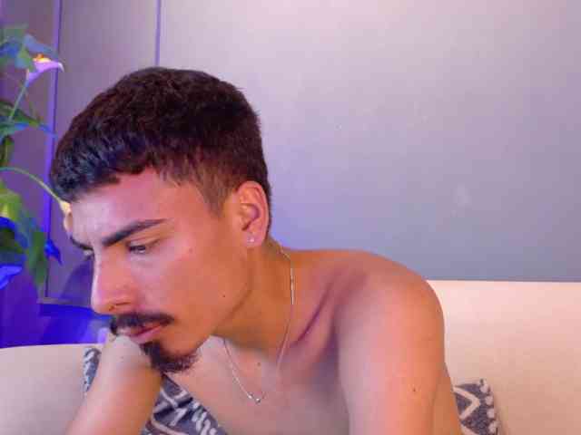 Axel-saenzz