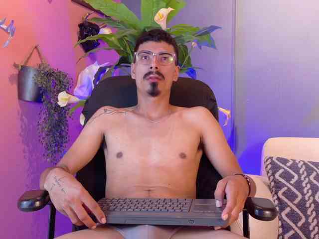 Axel-saenzz