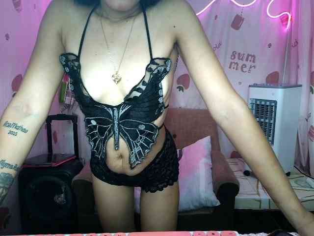 LovelyQueen webcam