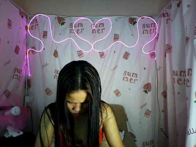LovelyQueen webcam