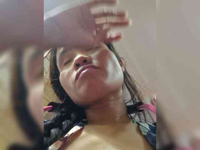 BbHoneyBee_69 webcam