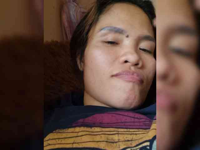UrHoneyBee_69 webcam