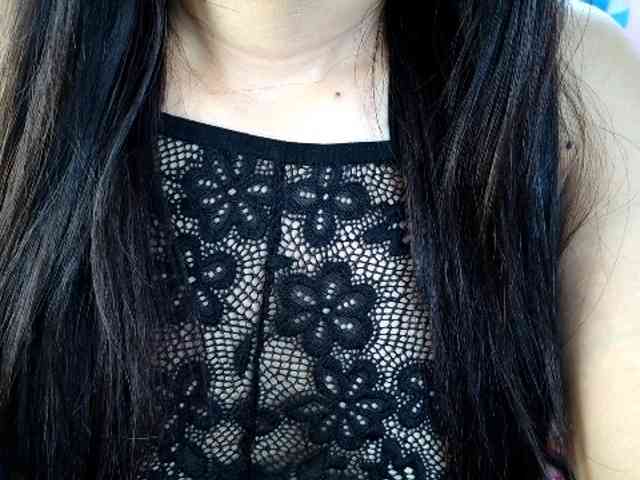 UrHoneyBee_69 webcam