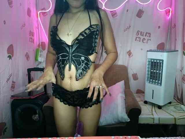 LovelyQueen webcam