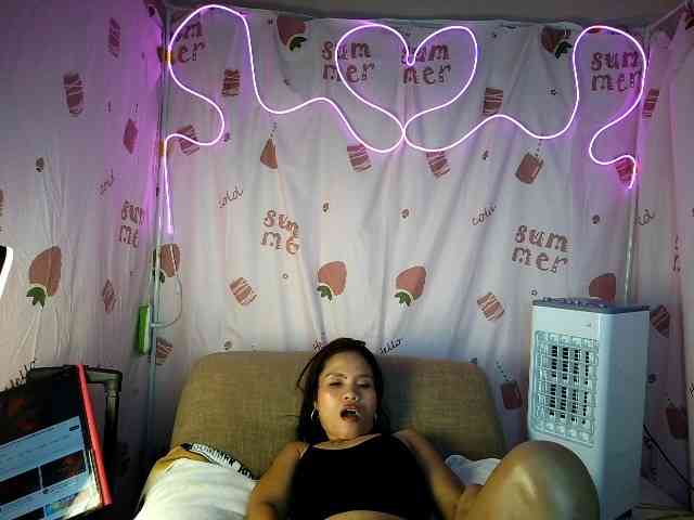 LovelyQueen webcam