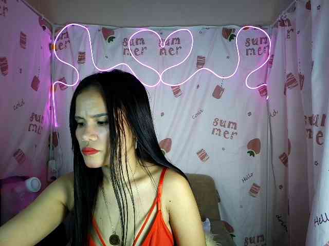 LovelyQueen webcam
