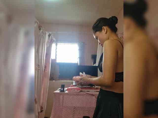 BbHoneyBee_69 webcam