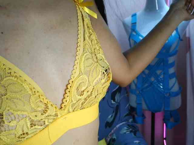 BbHoneyBee_69 webcam