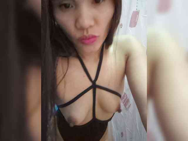 UrHoneyBee_69 webcam