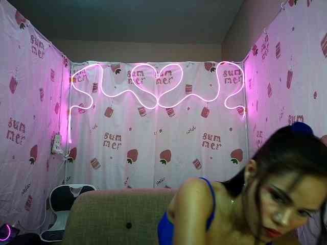 LovelyQueen webcam
