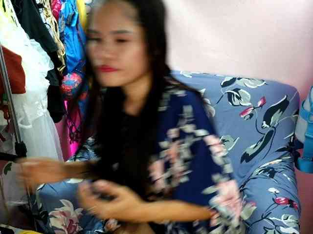 UrHoneyBee_69 webcam