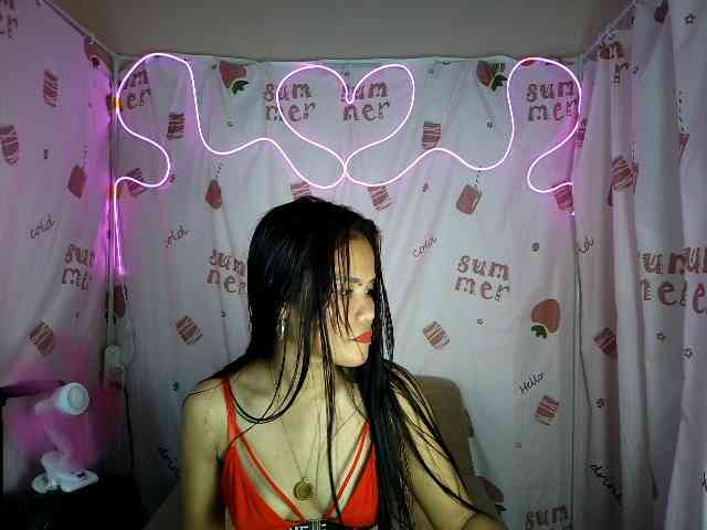 LovelyQueen webcam