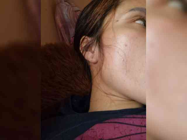 UrHoneyBee_69 webcam
