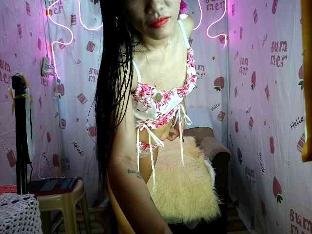 LovelyQueen webcam