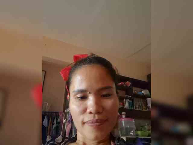 UrHoneyBee_69 webcam