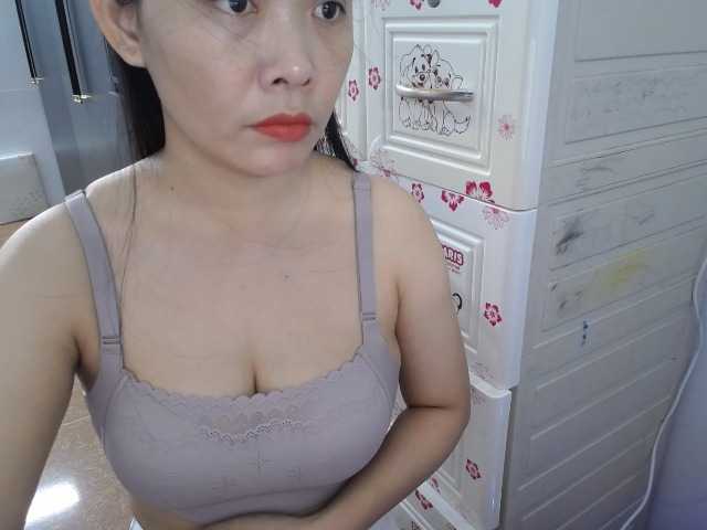 Hana112 live cam on BongaCams
