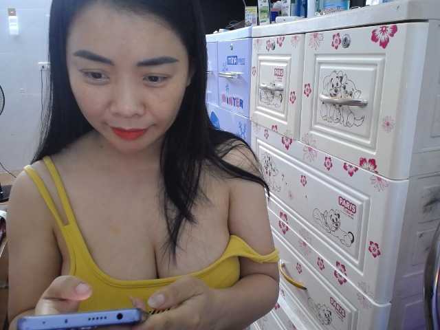 Hana112 live cam on BongaCams