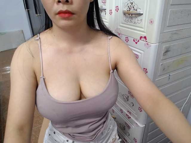 Hana112 live cam on BongaCams