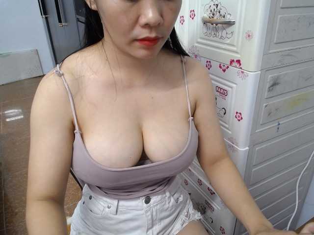 Hana112 live cam on BongaCams