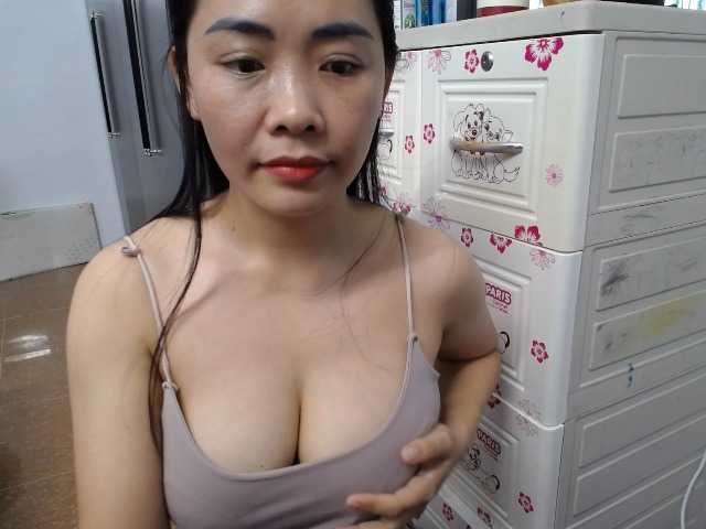 Hana112 live cam on BongaCams