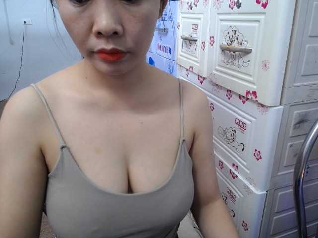 Hana112 live cam on BongaCams