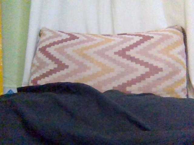 Cute-Selena2 webcam