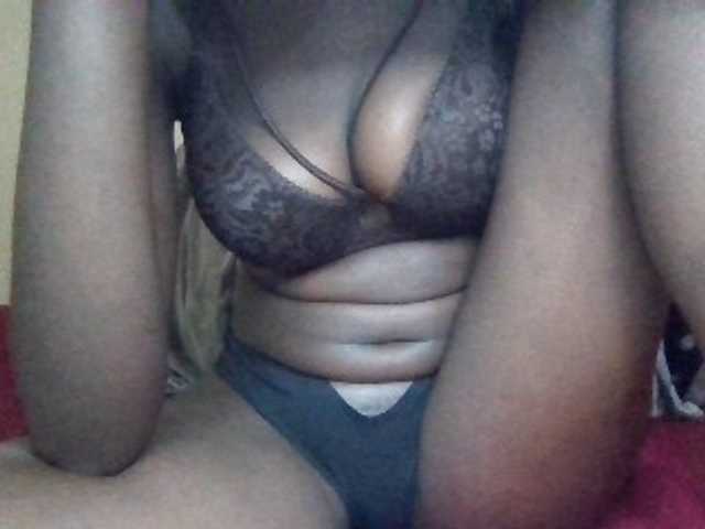 Cute-Selena2 live webcam show