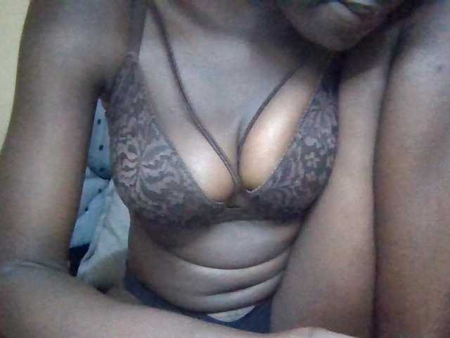 Cute-Selena2 live webcam show