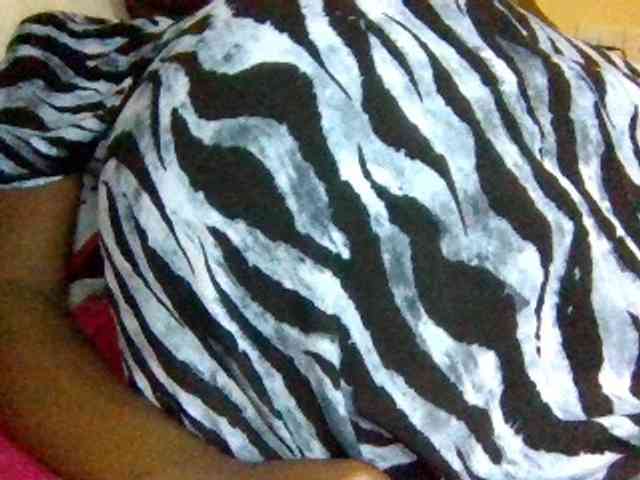 Cute-Selena2 webcam