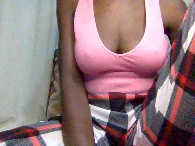 Cute-Selena2 webcam