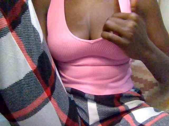 Cute-Selena2 webcam