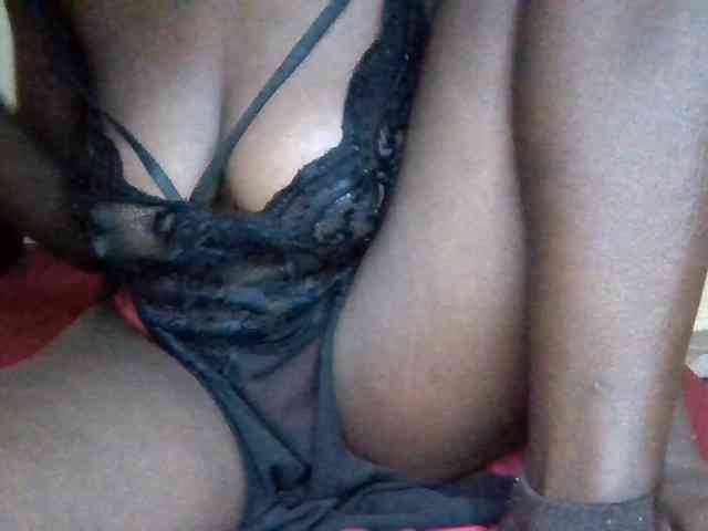 Cute-Selena2 webcam