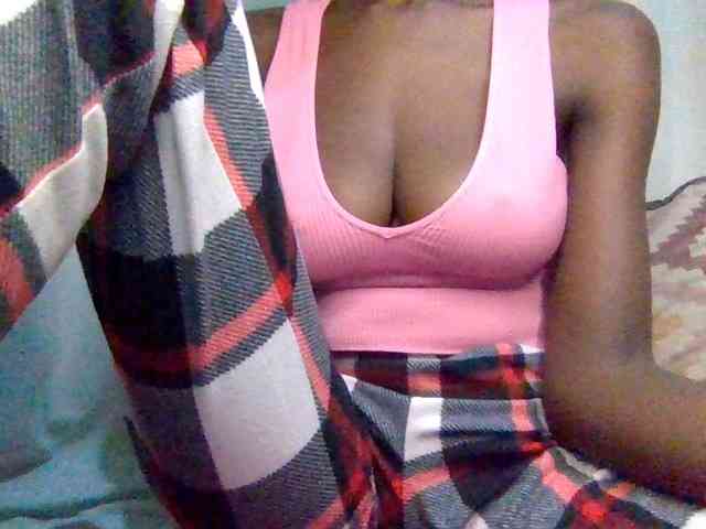 Cute-Selena2 webcam