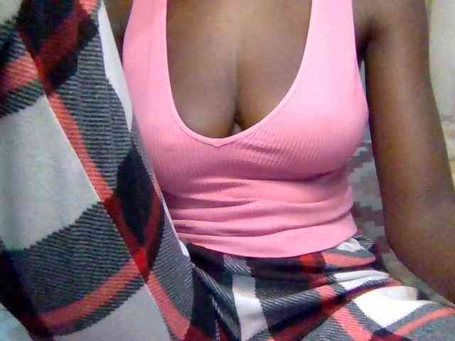 Cute-Selena2 webcam