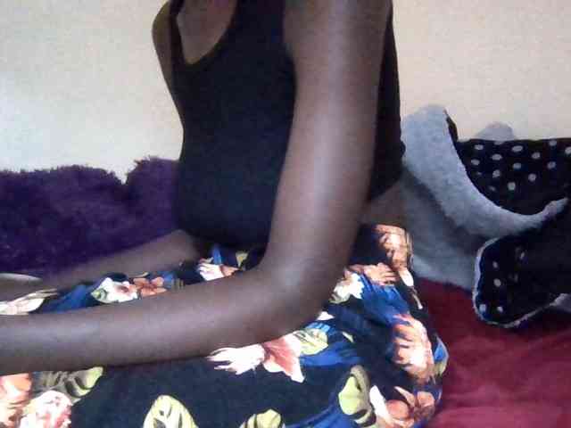 Cute-Selena2 webcam