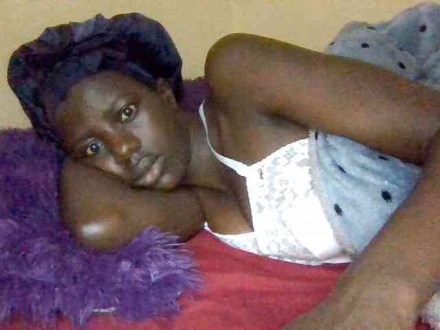 Cute-Selena2 webcam