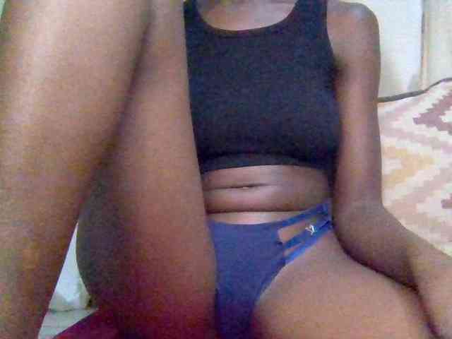 Cute-Selena2 webcam