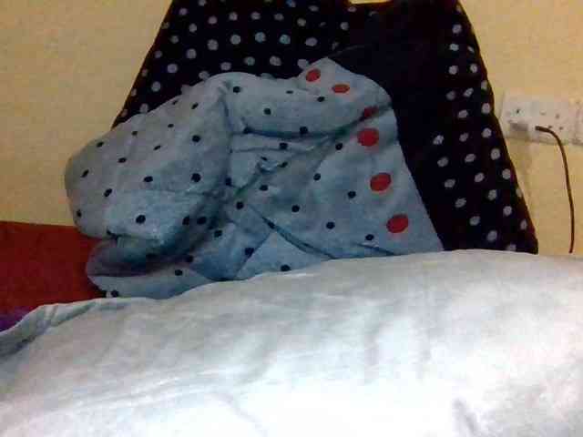 Cute-Selena2 webcam