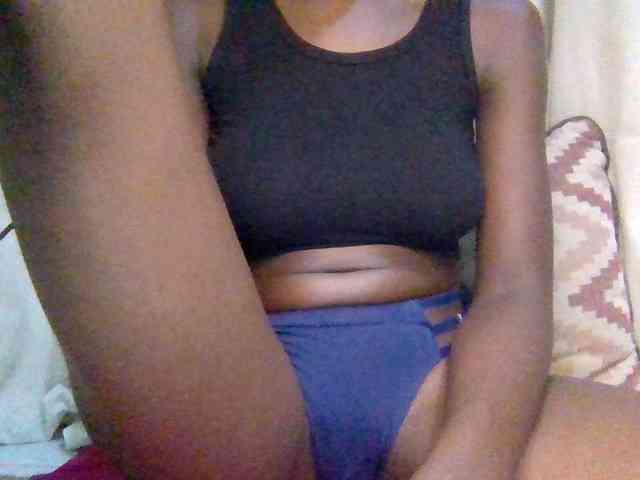 Cute-Selena2 webcam