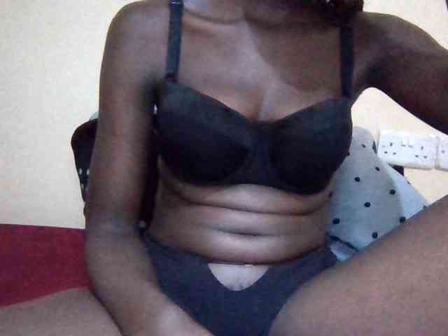 Cute-Selena2 webcam