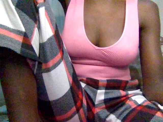 Cute-Selena2 webcam