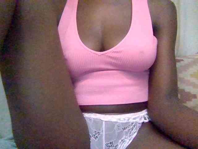 Cute-Selena2 webcam