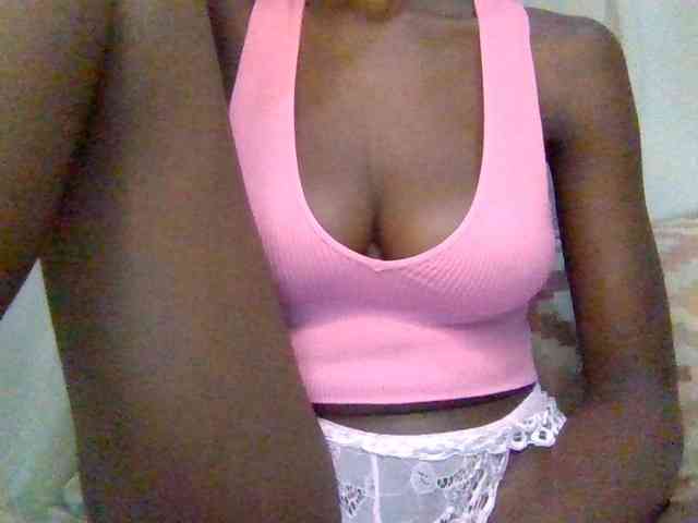 Cute-Selena2 webcam