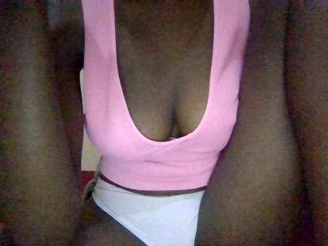 Cute-Selena2 webcam