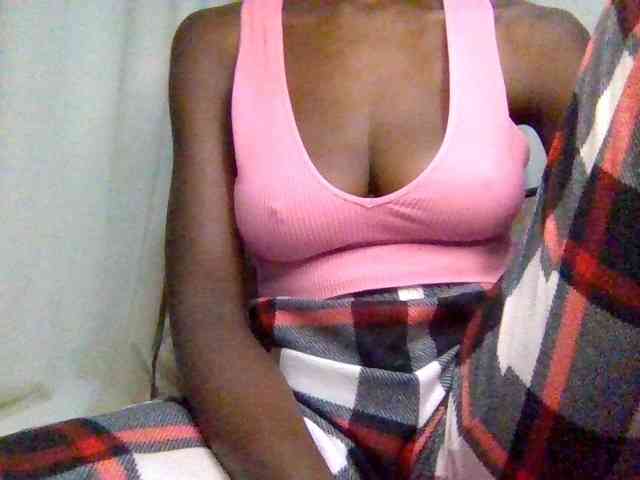 Cute-Selena2 webcam