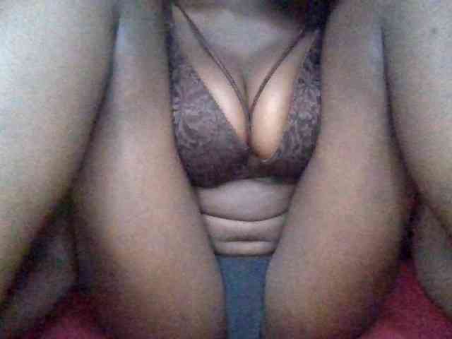 Cute-Selena2 webcam