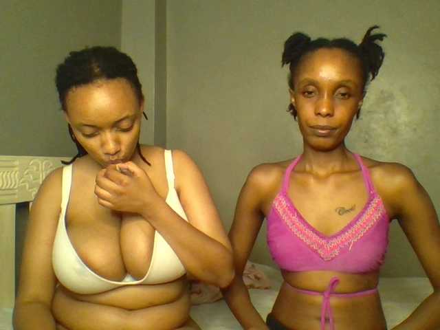 le modèle Twinflame est en webcam porno dans un show sur le site bongacams, il possède les tags suivants: Ebony,Brunette,Shaved