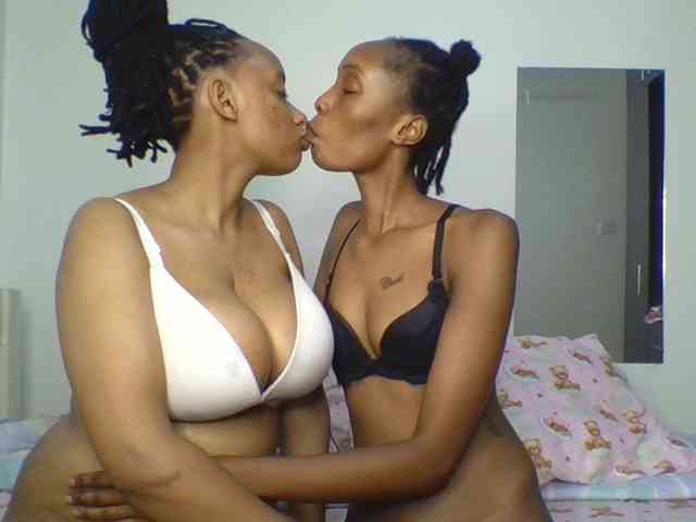 twinflame Live Webcam on BongaCams
